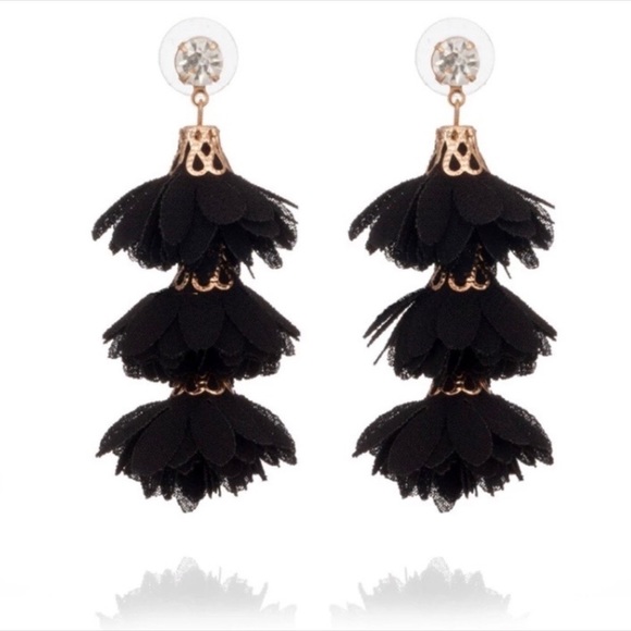 Flower Petal Layered Tassel Earrings - Picture 4 of 8